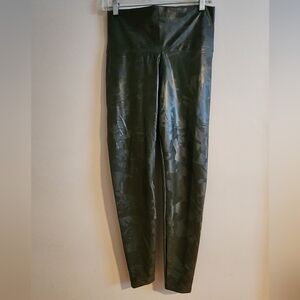 Shiny Camo Print Leggings